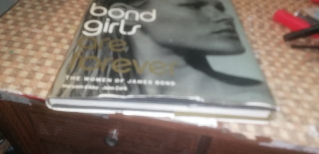 Bond Girls Are Forever - Libro inglés