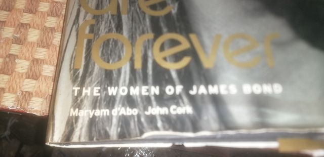 Bond Girls Are Forever - Libro inglés