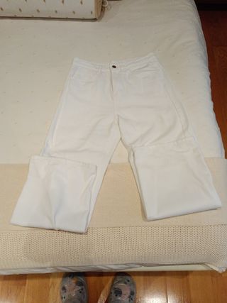 Pantalón vaquero blanco ancho
