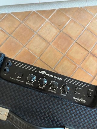 AMPEG Rocket Bass RB-108 Amplificador