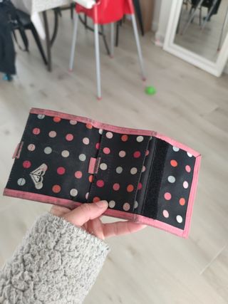 Cartera Roxy multicolor con topos