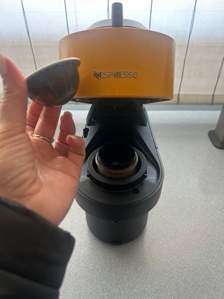 Cafetera Nespresso Virtuo Amarilla