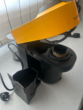 Cafetera Nespresso Virtuo Amarilla