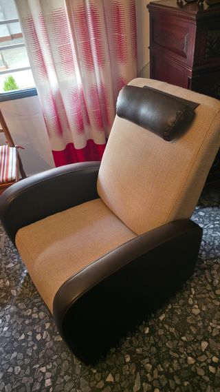 Sillón reclinable beige y marrón