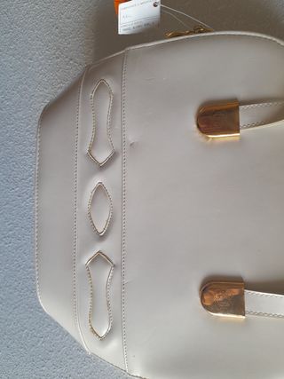 Bolso elegante crudo y dorado
