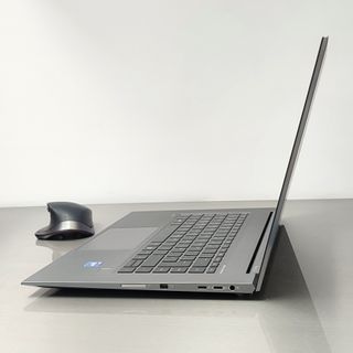 HP ZBook Studio G8 - Workstation portátil.  