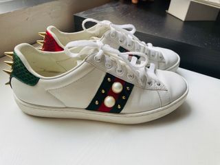 Zapatillas Gucci blancas con perlas