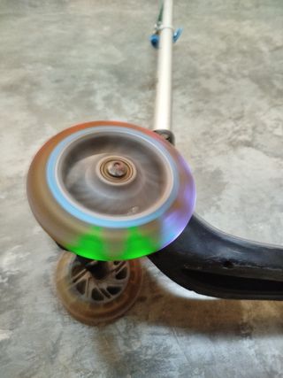 Patinete Globber con luz para niños