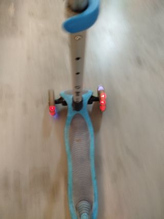 Patinete Globber con luz para niños