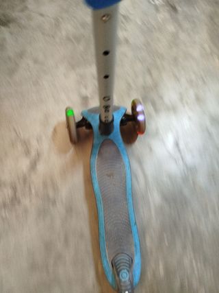 Patinete Globber con luz para niños