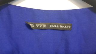Blusa azul de Zara con tachas