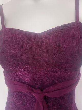 Vestido morado de fiesta terciopelo aplastado.