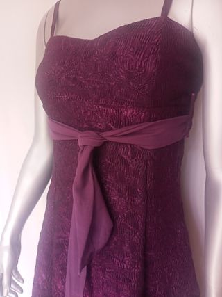 Vestido morado de fiesta terciopelo aplastado.