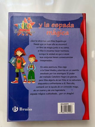 Kika Superbruja y la espada mágica (Spanish Edi...