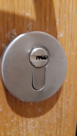 Cerradura puerta antigua