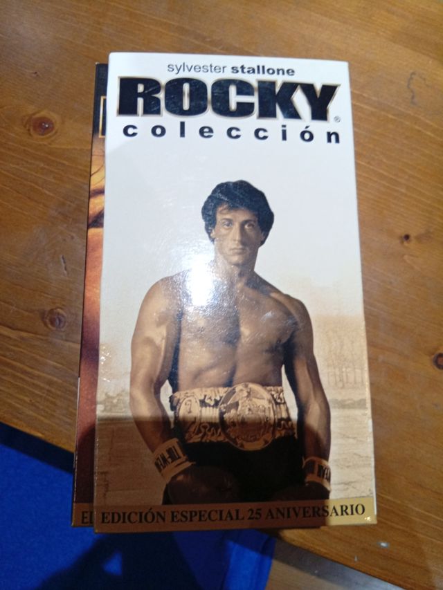 Películas VHS Rocky y de regalo concierto estopa