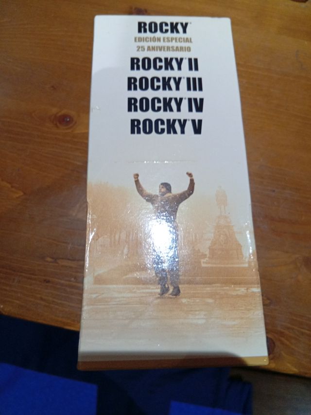 Películas VHS Rocky y de regalo concierto estopa