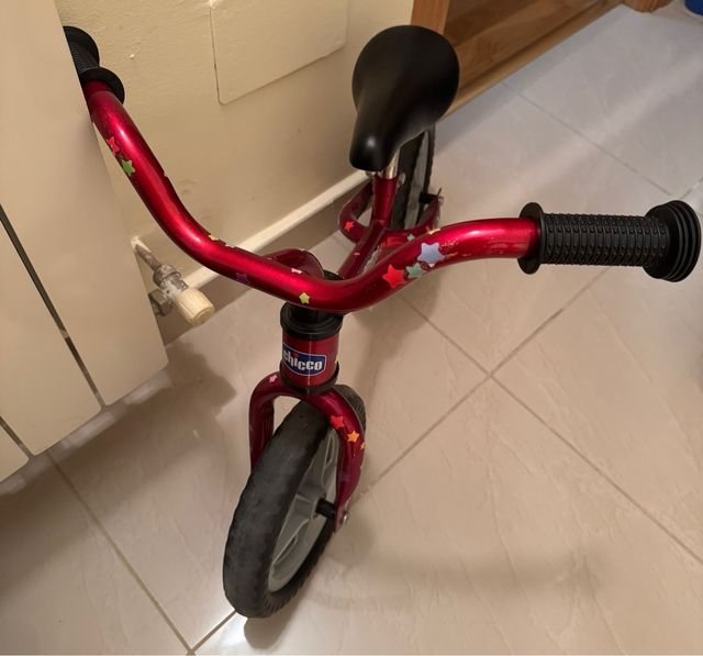 Chicco Bicicleta sin pedales Bullet Balance para niños de 2 a 5 años hasta 25 kg, Bici para aprender a mantener el equilibrio con manillar y sillín ajustables, Rojo - Juguetes para niños de 2 a 5 años