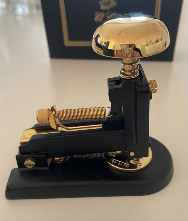 Pinzatrice El Casco vintage oro nero