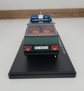 SEAT 124 D Guardia Civil 1973 (1:24) y SEAT Superm