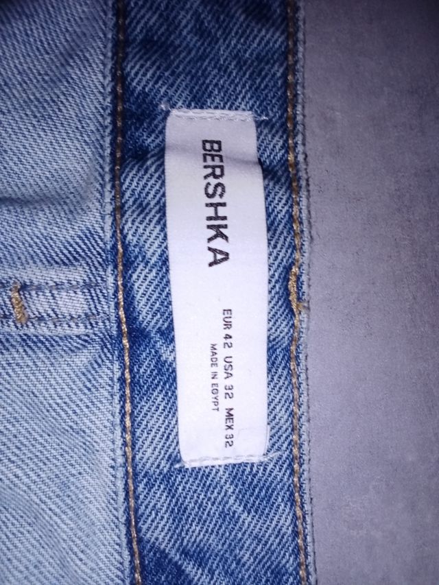 Bermuda rota Bershka talla 42