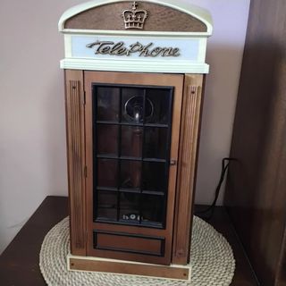 Bellissimo telefono retro' a forma di cabina telef