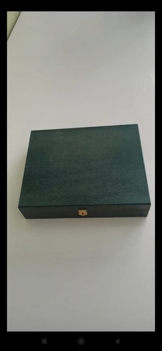 Elegante estuche regalo: reloj, bolígrafo, pluma y