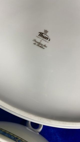 Sopera grande de porcelana, Thun Checa