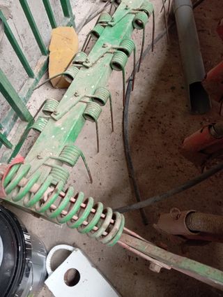 Sembradora agrícola antigua