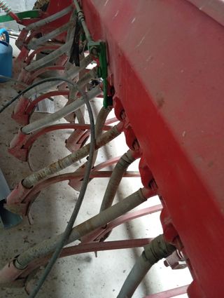 Sembradora agrícola antigua