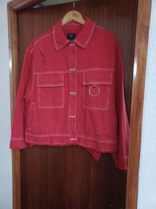 Cazadora vaquera Bershka roja - Talla S