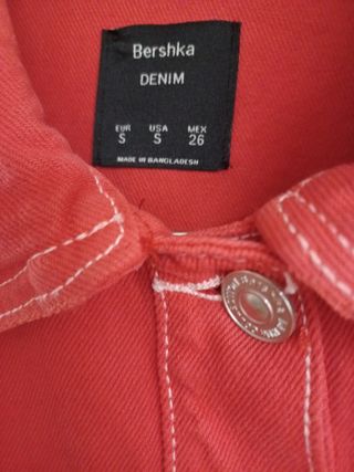 Cazadora vaquera Bershka roja - Talla S