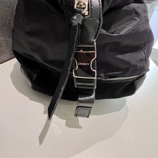 Bolso DKNY nylon negro