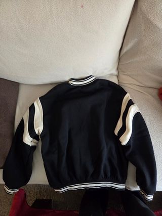 Cazadora beisbolera Bershka negra