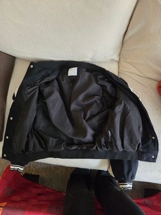 Cazadora beisbolera Bershka negra