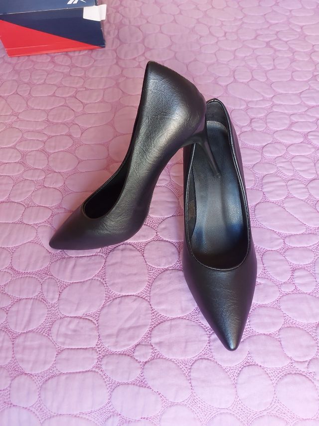 Tacones negros estilo stiletto -talla 39