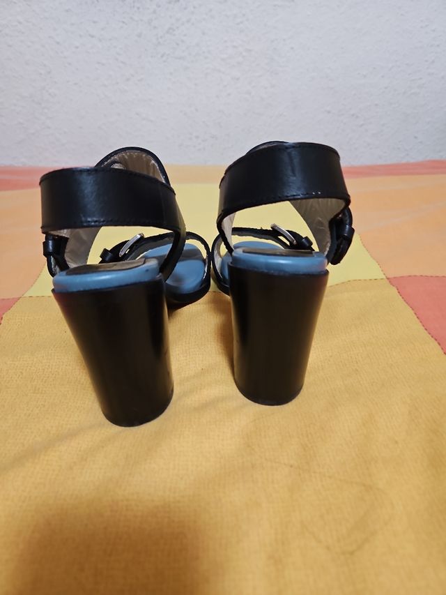 Sandalias negras
