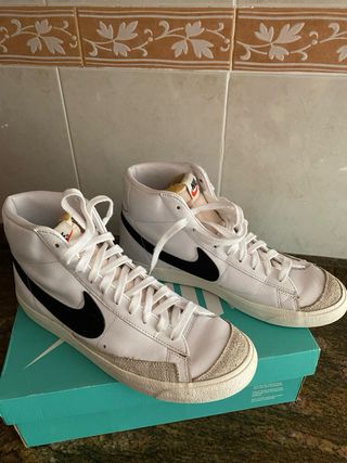 Nike Blazer Mid '77 - Blancas y Negras Talla 43