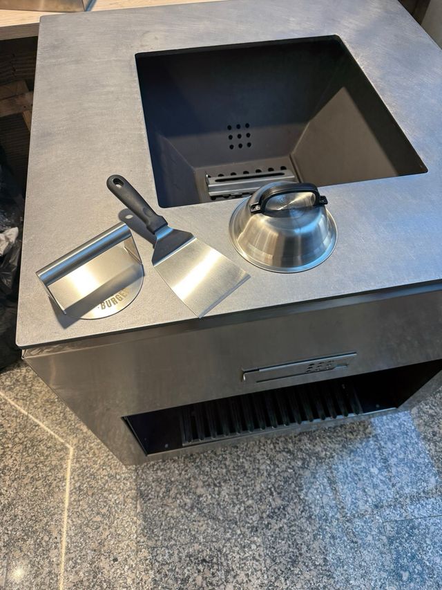 barbacoa , cocina exterior con ruedas personalizad