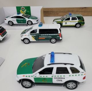 6 Coches Guardia Civil escala 1:32 distintos model