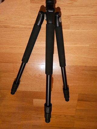 Trípode fotográfico ligero Amazon Basics