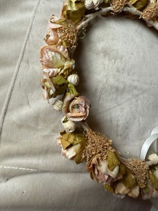 Corona de flores de niña para comunión.