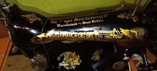 Maquina de coser Singer con pedal.