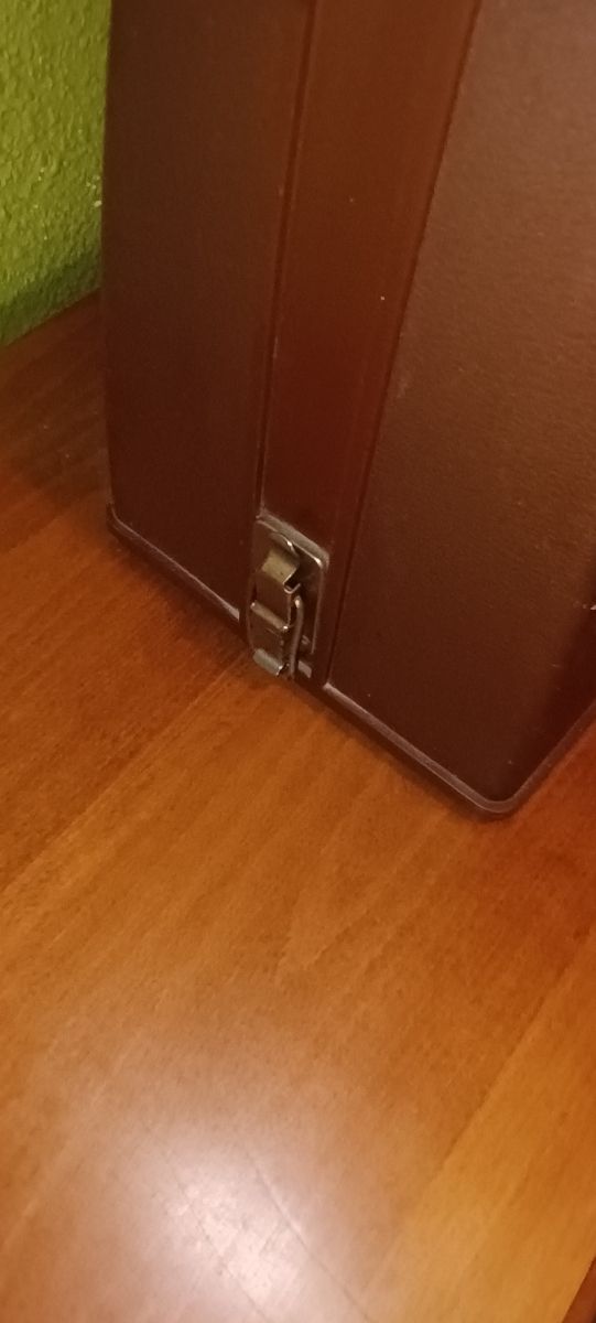 Maquina de coser Singer con pedal.