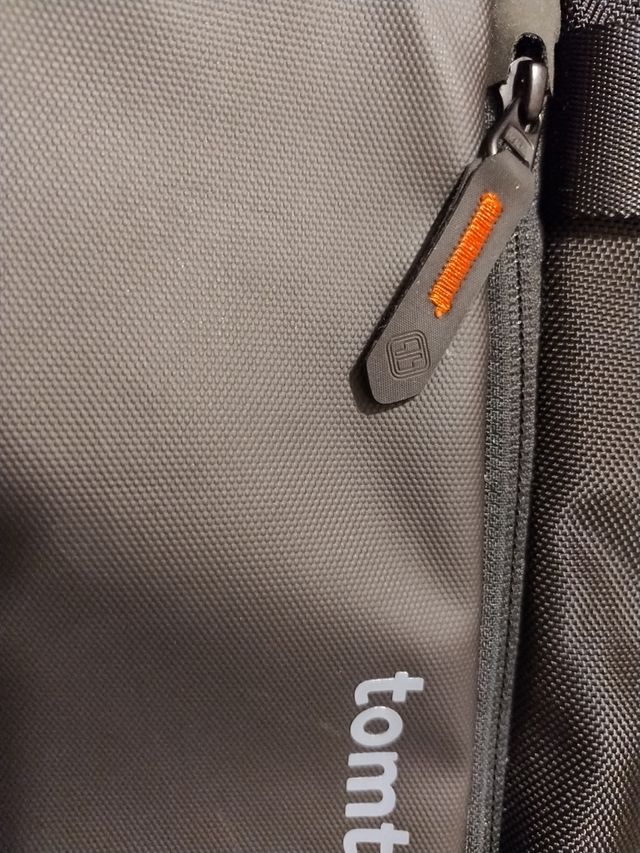 Mochila tomtoc negra