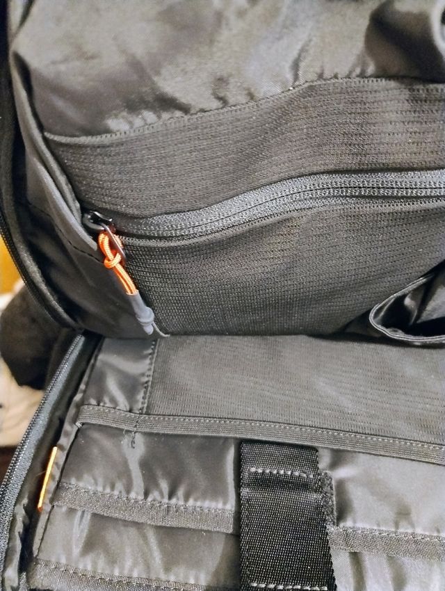 Mochila tomtoc negra