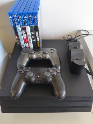 PS4 Pro 3 mandos, juegos, cargador, limpieza hecha