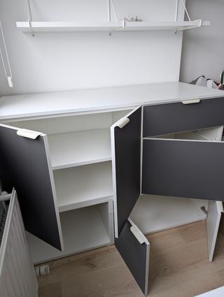 Armario modular Ikea Platsa gris y blanco