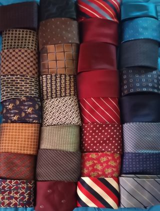 Lote Corbatas . Unidad 10€

