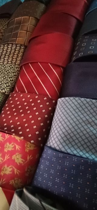 Lote Corbatas . Unidad 10€

